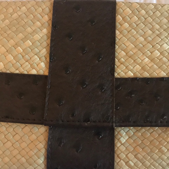 NEW Clutch With Detachable Strap - Picture 2 of 6